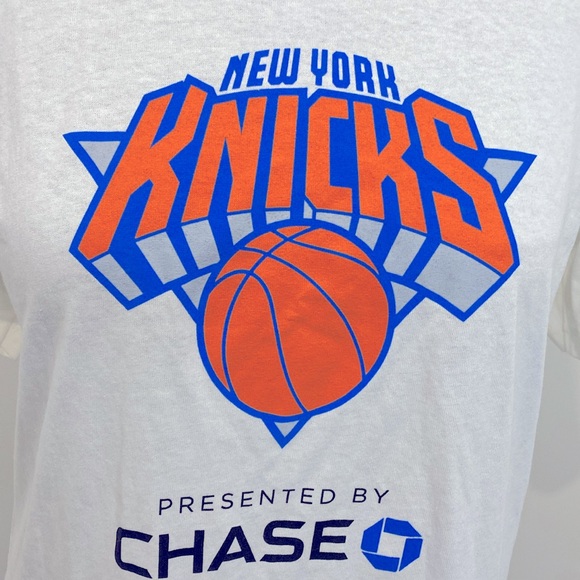 NWOT New York Knicks Basketball Opening Night Promotional CHASE  Tshirt |Size L - Picture 2 of 9